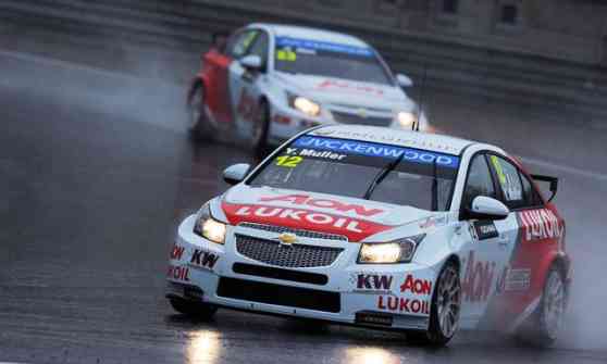 FIA WTCC: Yvan Muller gets back to back victory image