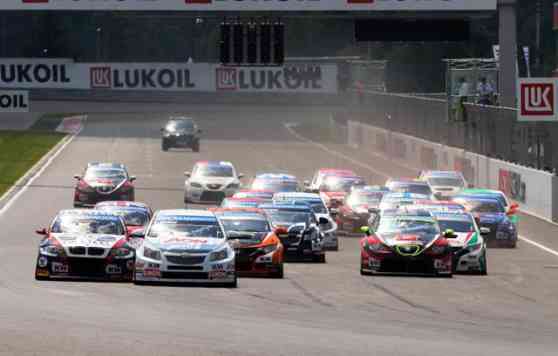 FIA WTCC: Muller and Nykjaer score victories in first ever race in Russia image