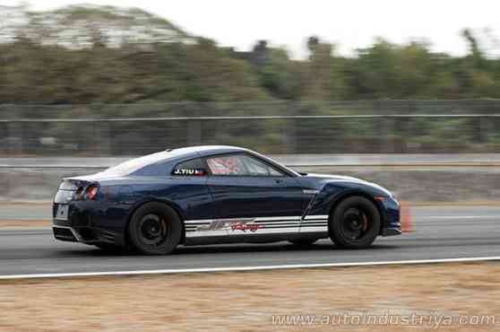 Drag racer Jonathan Tiu sets 1/4-mile record anew at 8.8-seconds with Nissan GT-R image