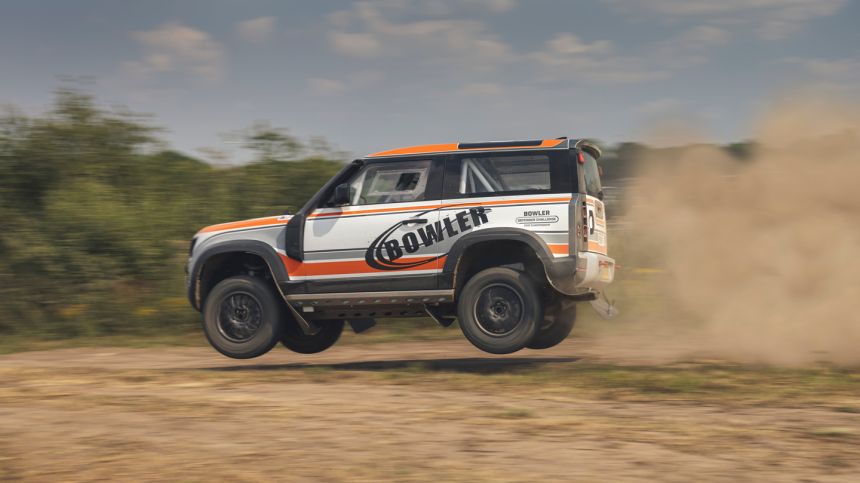 Land Rover Defender makes for a great rally car image