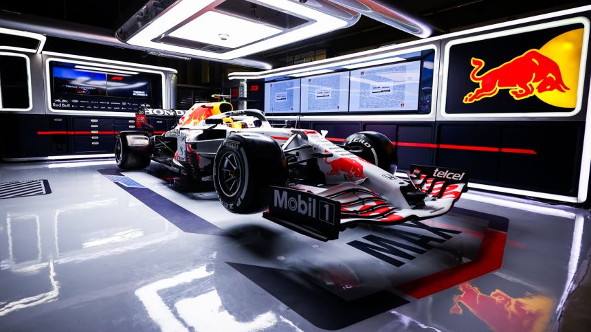 Red Bull says arigato to Honda image