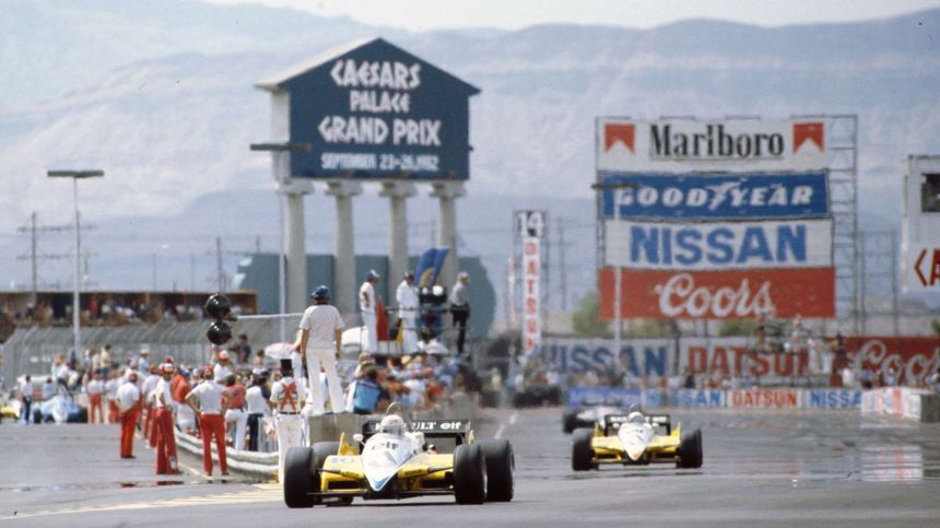 F1 is going back to Las Vegas for 2023 night race image