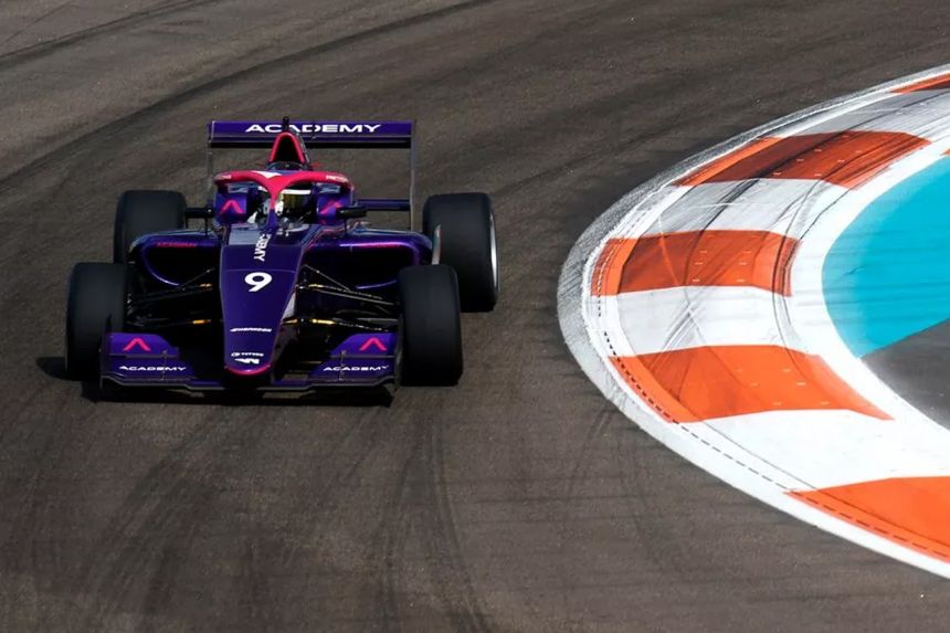 W Series Race 1: Bianca Bustamante scores points on debut image