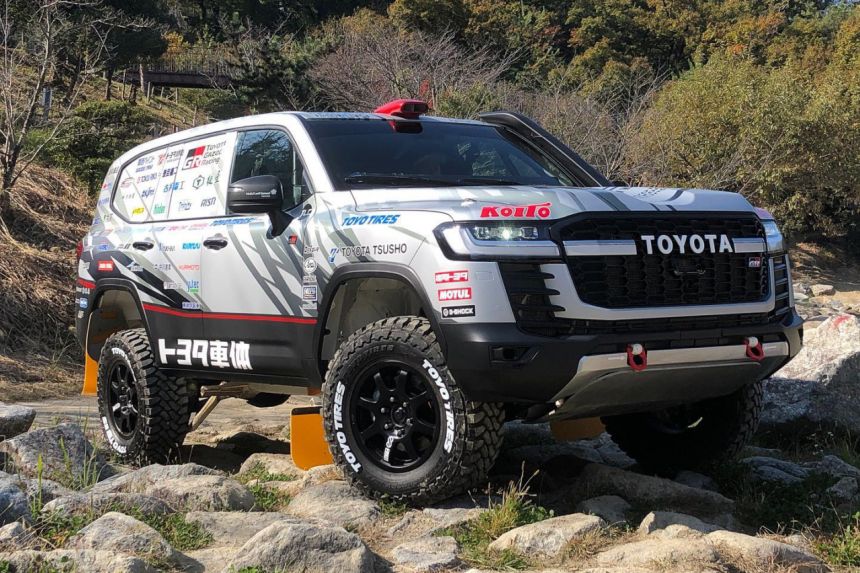 Toyota will race LC300 GR Sport at 2023 Dakar Rally image