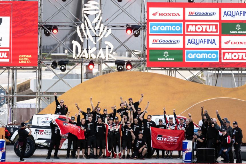 Toyota claims 2nd straight Dakar rally victory with Hilux image