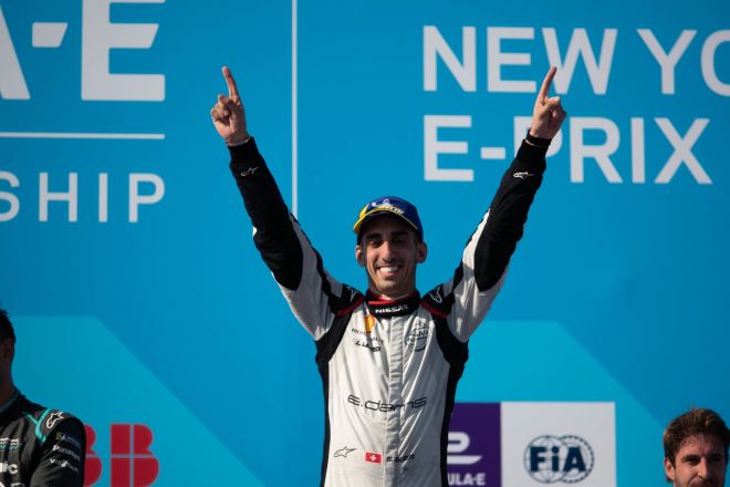 Nissan wins their first race in Formula E image