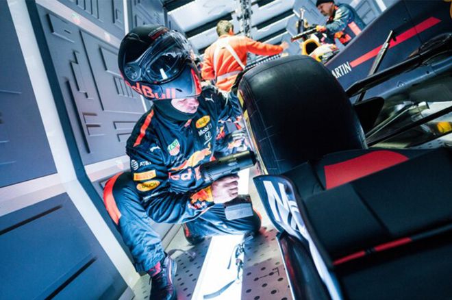 WATCH: Red Bull Racing just did a pit stop in zero gravity image