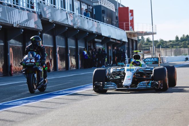 Lewis Hamilton trades F1 car for MotoGP bike with Valentino Rossi image