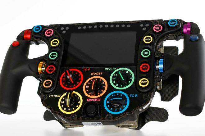 Ergonomic, intuitive racing steering wheels according to Porsche image