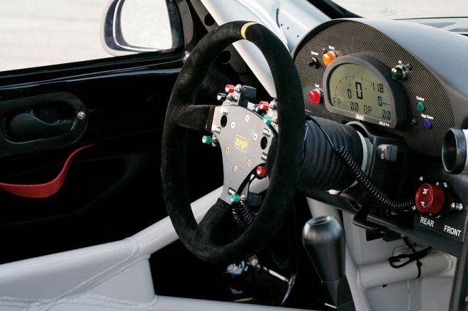 Ergonomic, intuitive racing steering wheels according to Porsche image