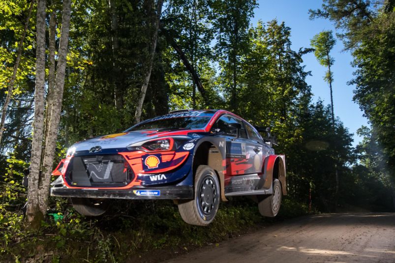 Hyundai inches closer to Toyota in World Rally Championship image