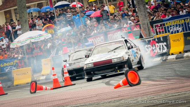Daigo Saito claims victory in 2010 Formula Drift Asia final image
