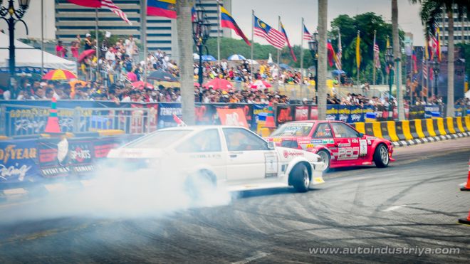 Daigo Saito claims victory in 2010 Formula Drift Asia final image