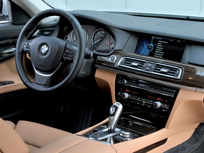 BMW debuts 5th generation 7 Series image