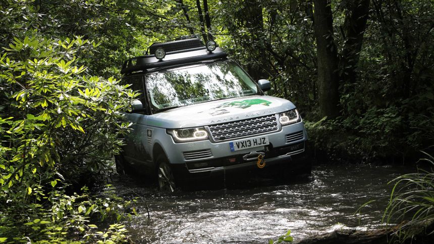Range Rover Hybrid and Range Rover Sport Hybrid debut on the Silk Trail 2013 image