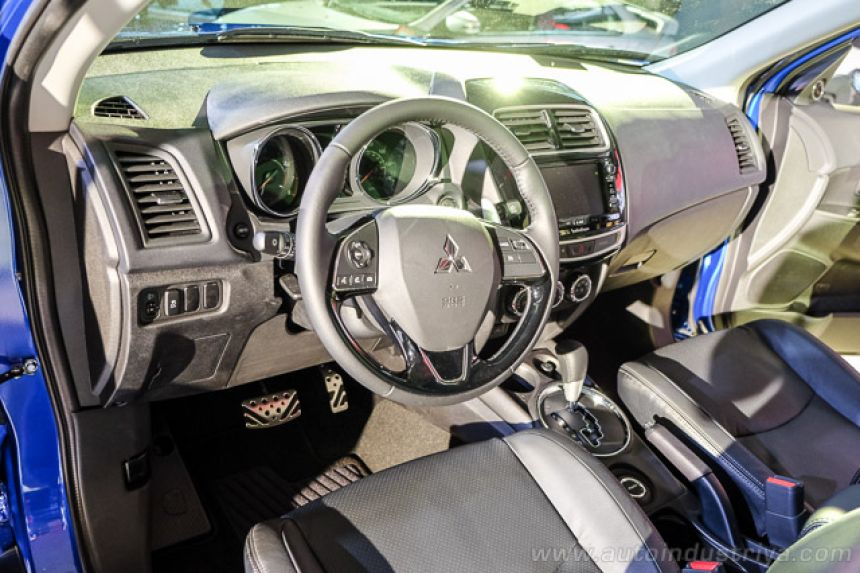 Los Angeles 2015: Dynamic shield faced Mitsubishi ASX debuts image