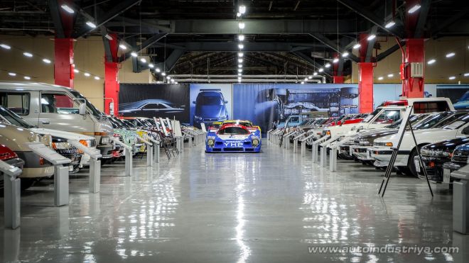 Bluebirds and Sunny Skylines: Nissan Heritage Collection Zama Garage image