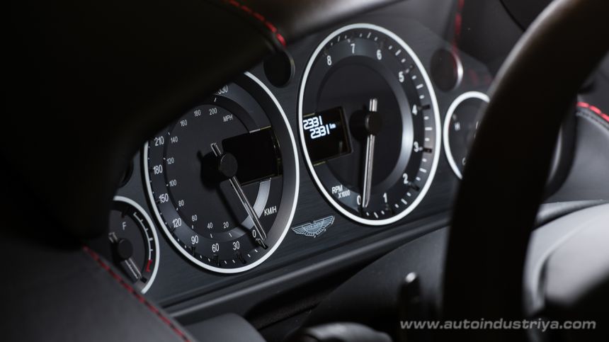 2016 Aston Martin V12 Vantage S image