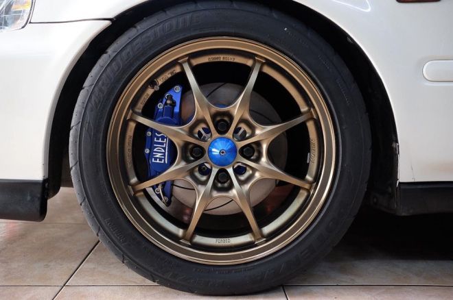 Someone is trying to sell a 2000 Honda Civic SiR for PhP 2.45 million image