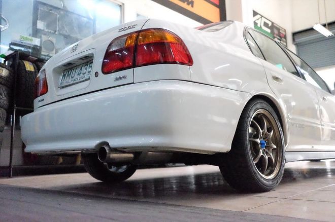 Someone is trying to sell a 2000 Honda Civic SiR for PhP 2.45 million image