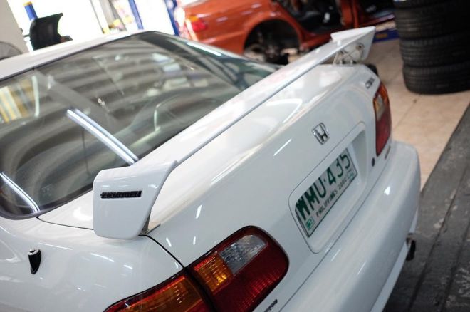 Someone is trying to sell a 2000 Honda Civic SiR for PhP 2.45 million image