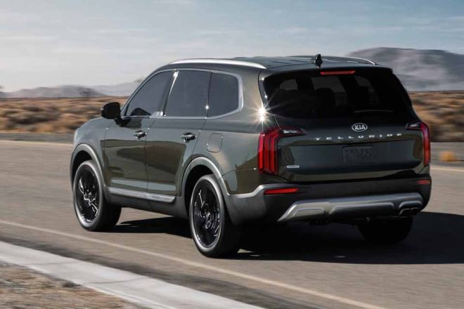 2019 Kia Telluride fires warning shots at Ford Explorer, Mazda CX-9 image