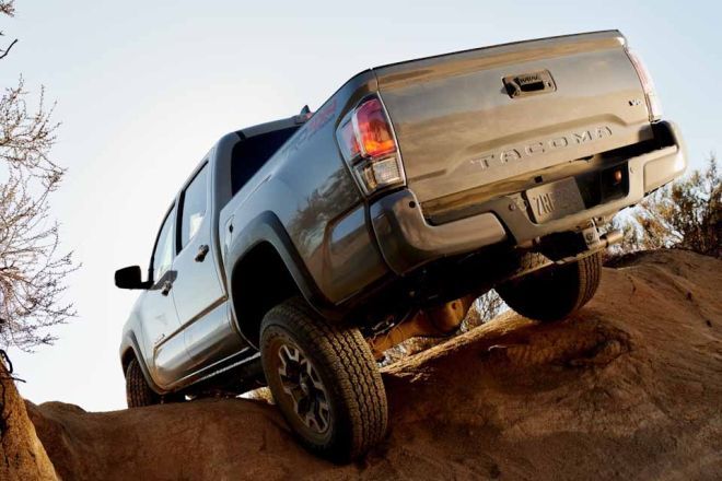 2019 Toyota Tacoma keeps V6 power with manual transmission image