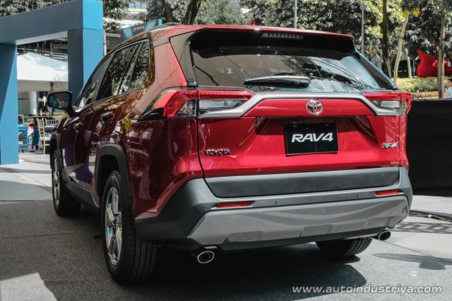 Can 2019 Toyota RAV4 be 30% more fuel efficient than before image