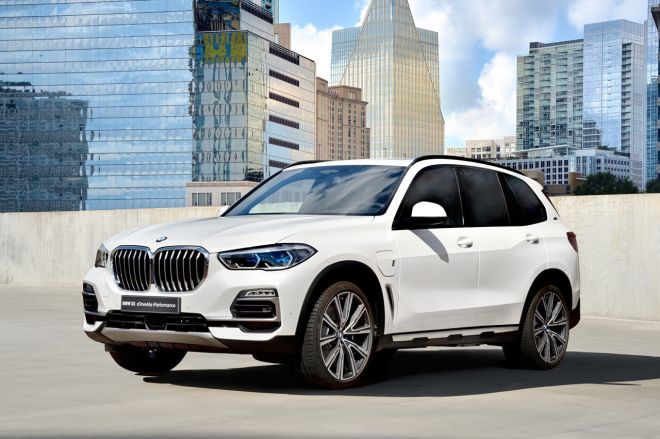 BMW is going for electrified luxury at Geneva Motor Show image