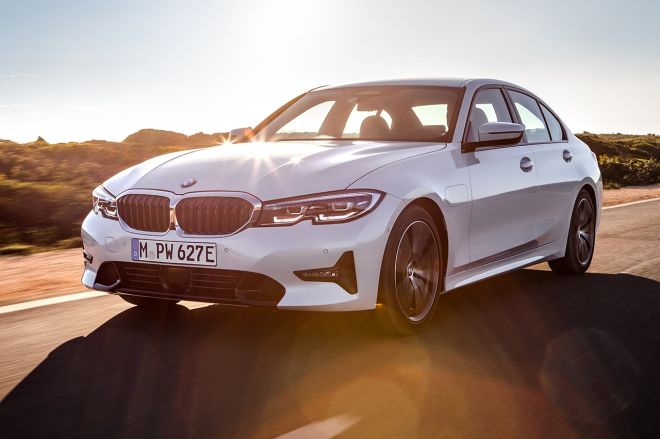 BMW is going for electrified luxury at Geneva Motor Show image