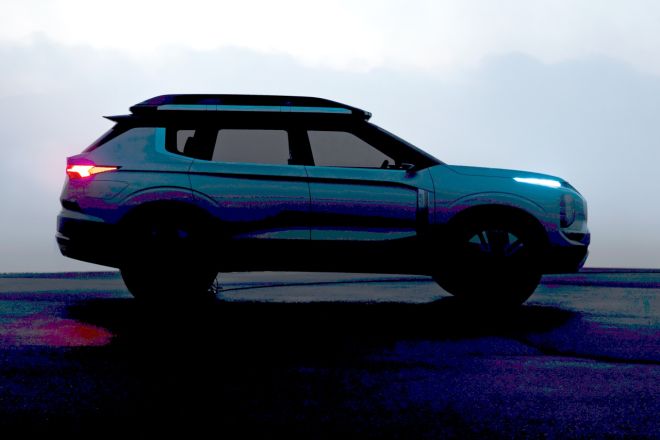 Does the Mitsubishi Engelberg Tourer&rsquo;s side profile look familiar? image