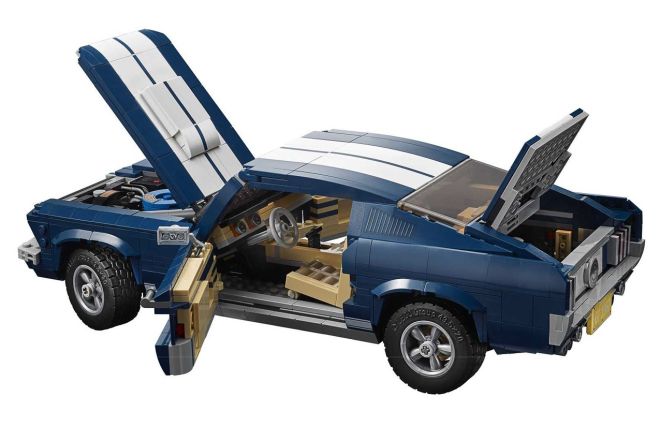 Lego goes old-school with 1960s-era Mustang Creator set image