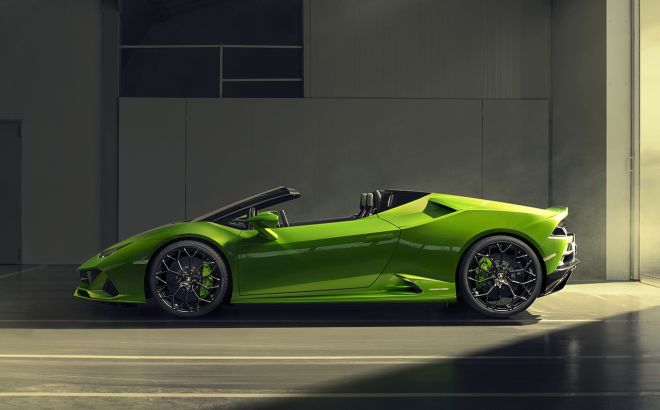 Drop-top Lamborghini Huracan Evo Spyder can still hit 325 km/h image