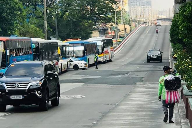 MMDA herds EDSA buses into yellow lane and gets the obvious results image