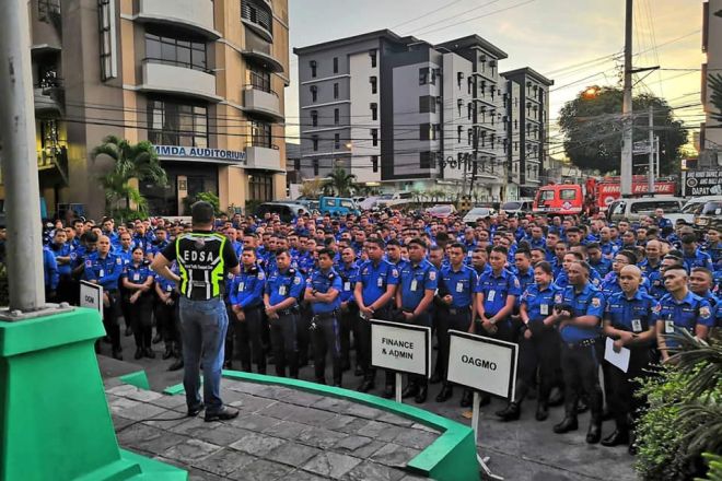 MMDA herds EDSA buses into yellow lane and gets the obvious results image