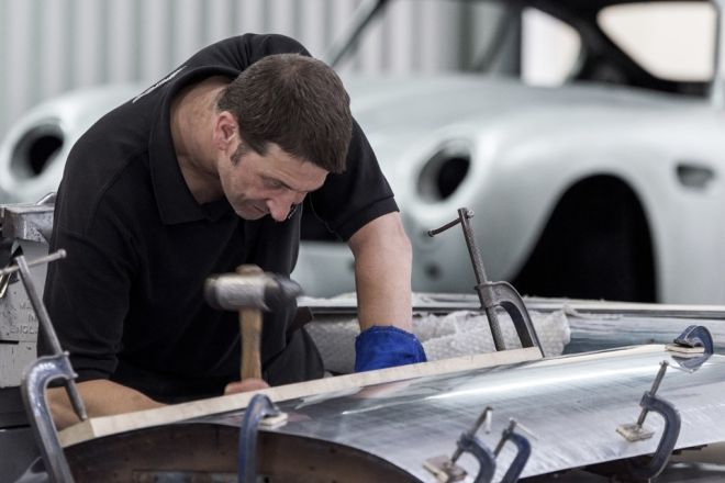Two PhP 193M Aston Martin DB5 Goldfinger cars left image