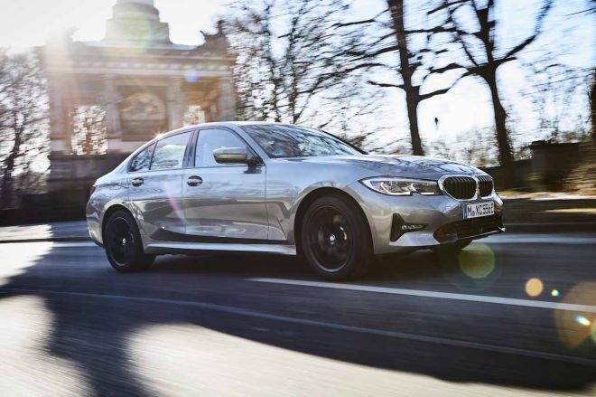 2019 BMW 330e packs 252 HP, but still returns up to 59 km/l image