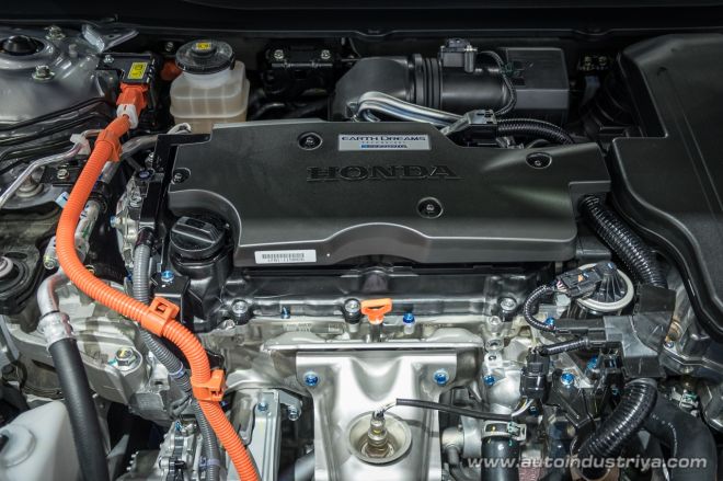 2019 Honda Accord aims crosshairs at Toyota Camry image