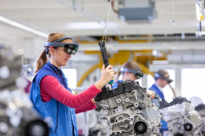 BMW using virtual and augmented reality to improve production image
