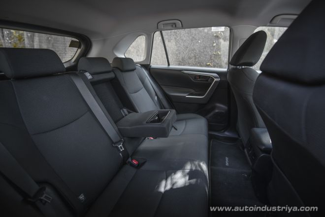 2019 Toyota Rav4 LE image