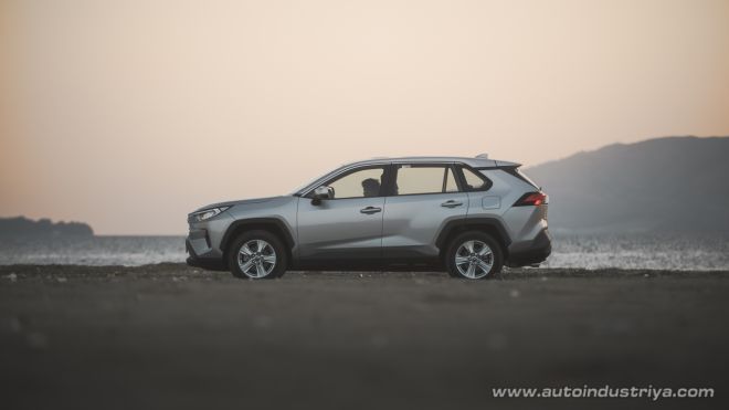 2019 Toyota Rav4 LE image