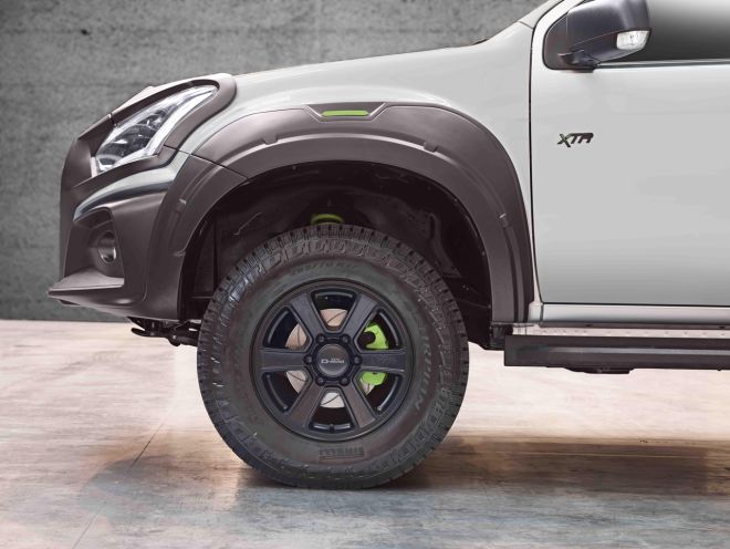 Isuzu D-Max XTR is built for extreme off-roading image