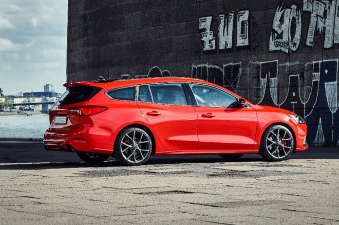 All-new Ford Focus ST Wagon is one hot grocery-getter image
