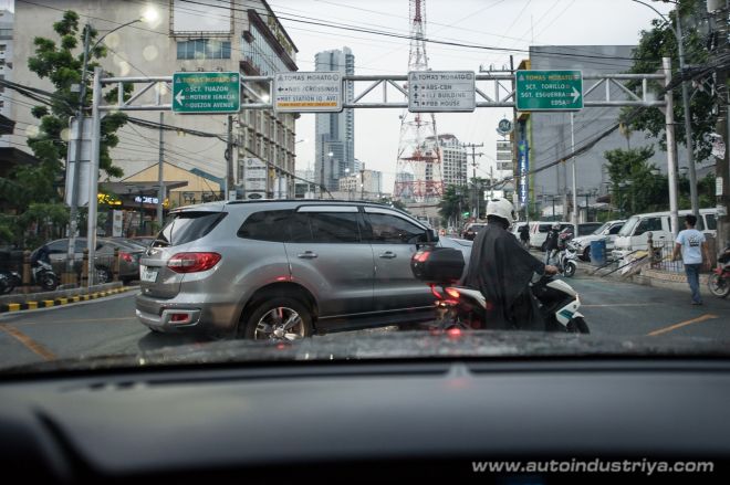 How to drive safely around bikers image