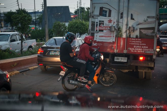 How to drive safely around bikers image