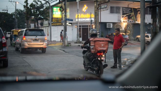 How to drive safely around bikers image