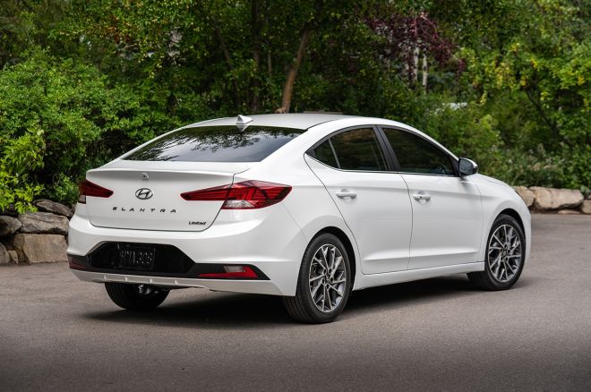No more manual, automatic gearboxes for 2020 Hyundai Elantra image