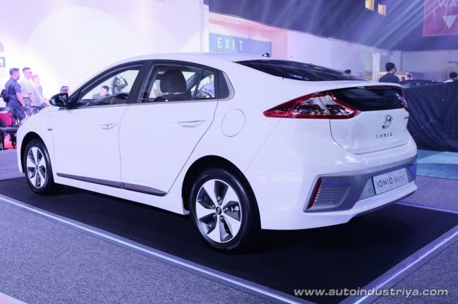 Toyota PH wants you to drive a hybrid car image