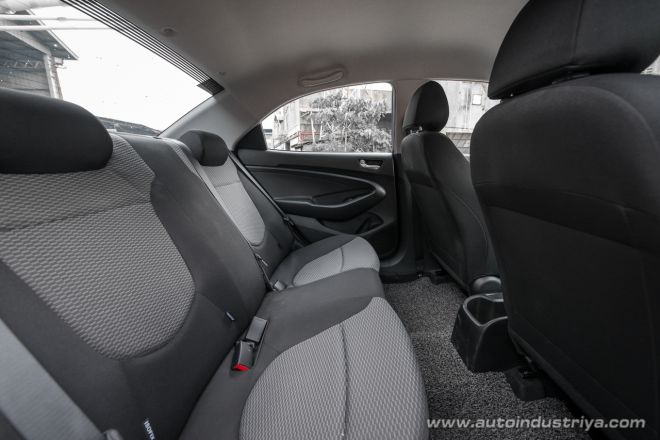 2019 Hyundai Reina 1.4 MT image
