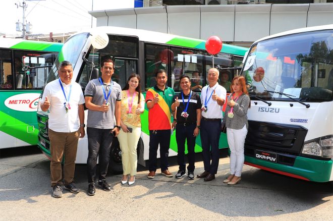15 new modern PUVs from Isuzu to ply Rodriguez, Rizal &ndash; Cubao route image